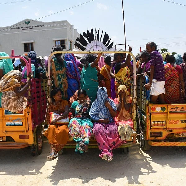 சரக்கு வாகனம் மீது அரசு பஸ் மோதல், 5 பெண்கள் படுகாயம்!- அமித் ஷா கூட்டத்துக்குப் பின் நடந்த சோகம்