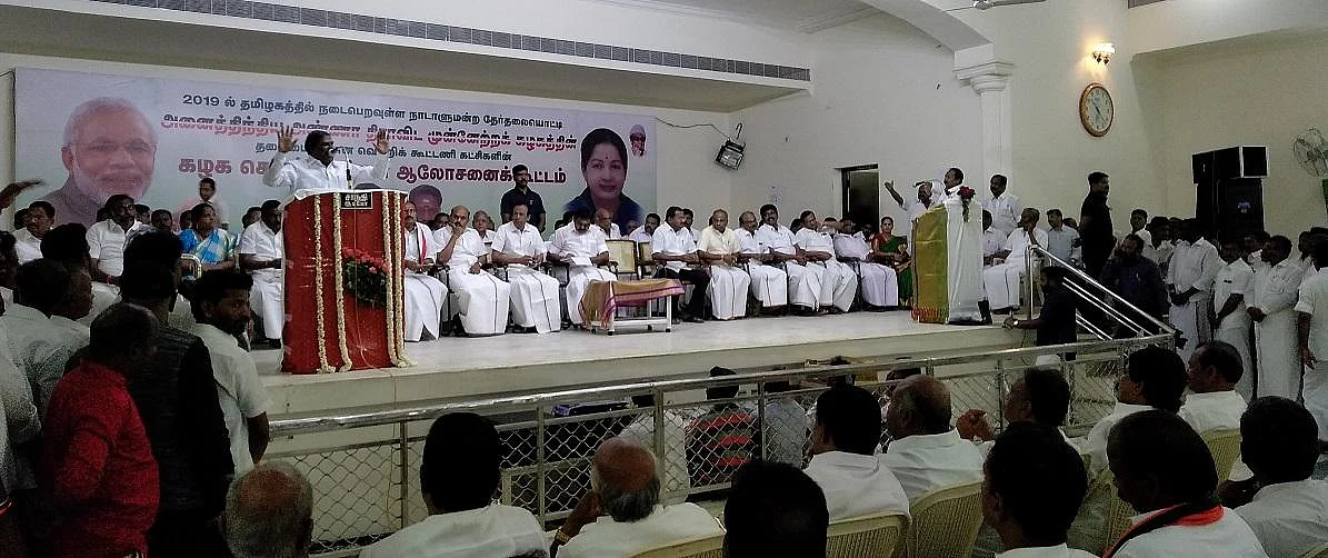 `முதல்ல துட்டு சம்பாதிங்க...' - ஜெயலலிதா அட்வைஸ் குறித்து சிலாகித்த ஜி.கே.மணி!