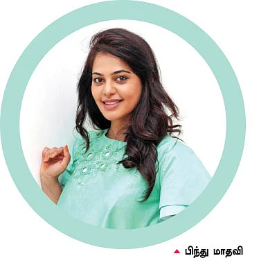 அவர் நல்ல மனுஷி... இவர் இரும்பு மனுஷி!