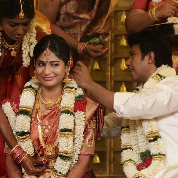 "பேசமாட்டியானு சண்டை போட்டவர், இப்போ 'ப்ளீஸ் பேசாதம்மா'னு கெஞ்சுறார்!" - விஜயலட்சுமி - ஃபெரோஸ் காதல் ஷேரிங்ஸ்