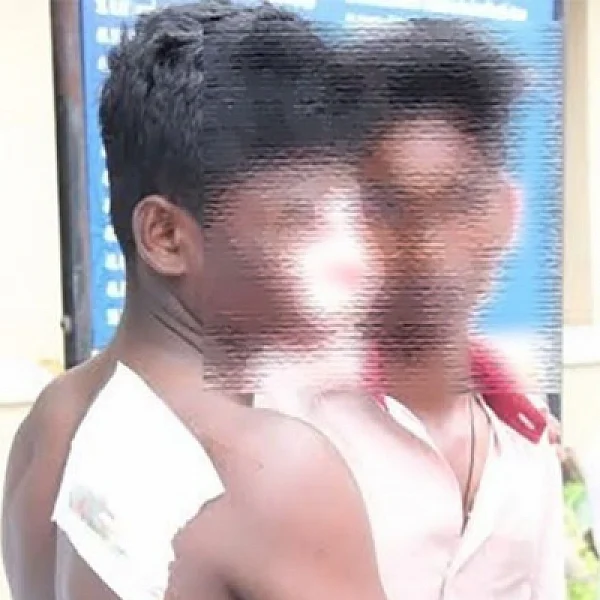 காதல் விவகாரம்: பள்ளி அருகிலேயே மாணவர்கள் மோதல்; 2 பேர் மருத்துவமனையில் அனுமதி