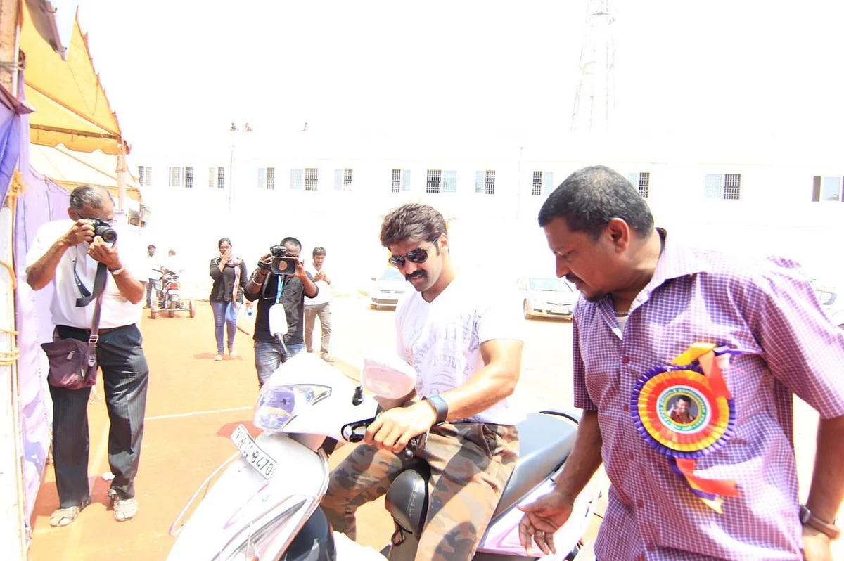 #LiveUpdates தயாரிப்பாளர் சங்க தேர்தல்: வெற்றியை குவித்த விஷால் அணியினர்!