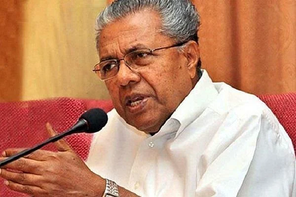 `இதுவரை 30 பெண்கள் சபரிமலை செல்ல முயன்றுள்ளனர்!' - அறிக்கை தாக்கல் செய்த கேரள முதல்வர்
