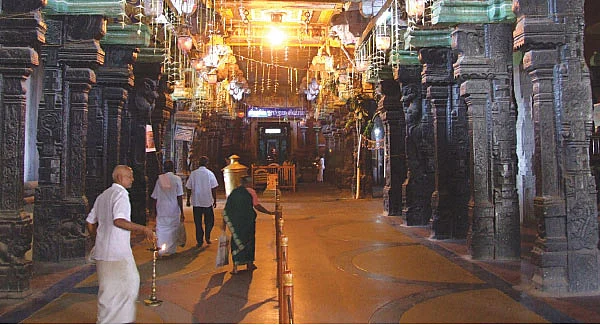 ஆதியப்பன் அருட்காட்சி ‘மாத்ரு பீடம் இது!’