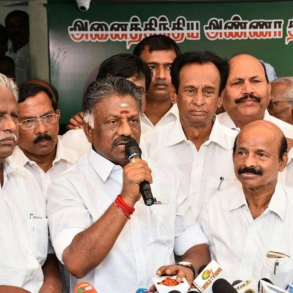 பன்னீர் செல்வம் உள்ளிட்ட 11 எம்.எல்.ஏ-வழக்கு