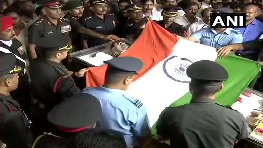 Live update: மெரினாவில் விதைக்கப்பட்டார் கலைஞர்! #Karunanidhi