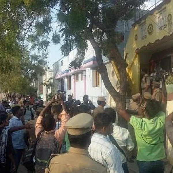 போலீஸ் எப்படித் தண்டிக்கலாம்?- என்கவுன்டருக்கு எதிராகக் கொந்தளிக்கும் மக்கள் சிவில் உரிமைக் கழகம்