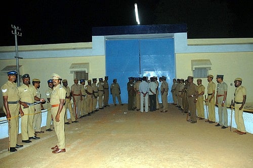 பா.ம.க.வினர் இன்றும் வன்முறை: வட மாவட்டங்களில் பதற்றம் (படங்கள்)