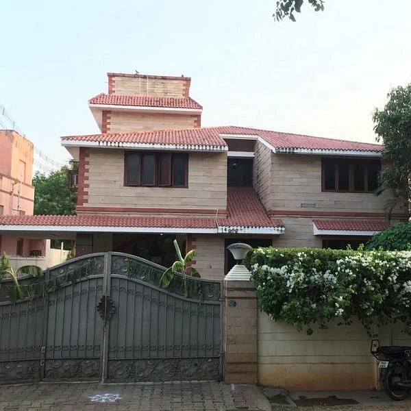 "தேனி போயஸ் கார்டனில் ஈ.வி.கே.எஸ் இளங்கோவன்!"– செண்டிமெண்ட் காரணமா?
