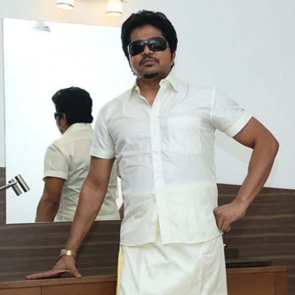 சசிகலா குடும்பத்தில் இருந்து மேலும் ஒரு புதிய கட்சி!