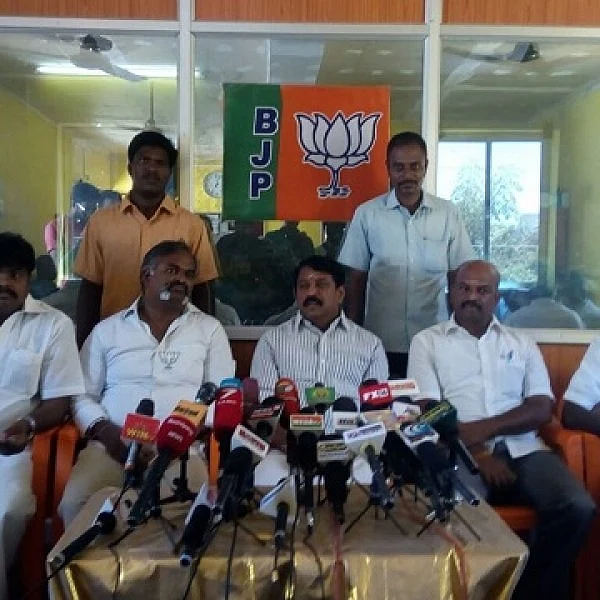 ’கறுப்புக் கண்ணாடி, குல்லா அணிந்தால் எம்.ஜி.ஆரா?’ - நயினார் நாகேந்திரன் காட்டம்