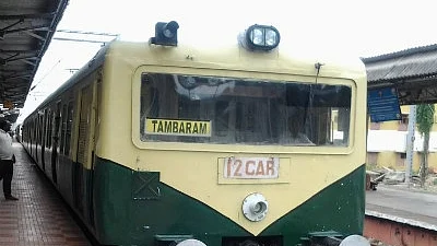 புறநகர் மின்சார ரயில்