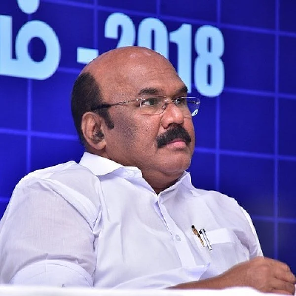 `அமைச்சர் ஜெயக்குமார் மீது புகார் கொடுத்தா போலீஸ் ஏற்கல!’- பாதிக்கப்பட்ட பெண் மகளிர் ஆணையத்தில் முறையீடு