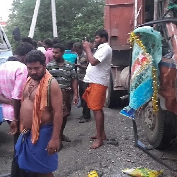 நெல்லை அருகே சாலை விபத்து: கல்லூரி மாணவிகள் 20 பேர் காயம்!