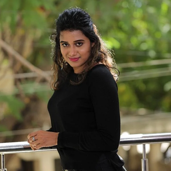 ``புடவை கட்டிக்கிட்டேன்... `ஸ்கை'ப்புக்கு வந்தேன்!" - ஷில்பா மஞ்சுநாத்
