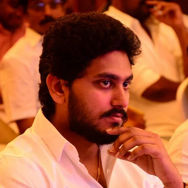 `2016-ல், நானும் எனது தந்தையும் சத்தமில்லாமல் செய்த பிரசாரம்!'- அ.தி.மு.க வெற்றிகுறித்து ஜெய் ஆனந்த்
