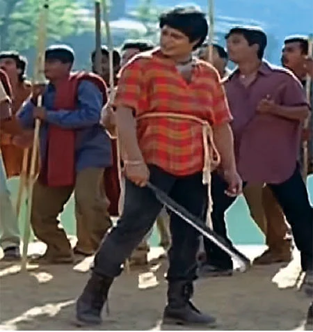 ஆடை பாதி, மூளை பாதி!