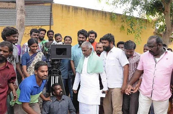'மேற்குத்தொடர்ச்சி மலை' படப்பிடிப்பு தளத்தில் இளையராஜா! ((படங்கள்)
