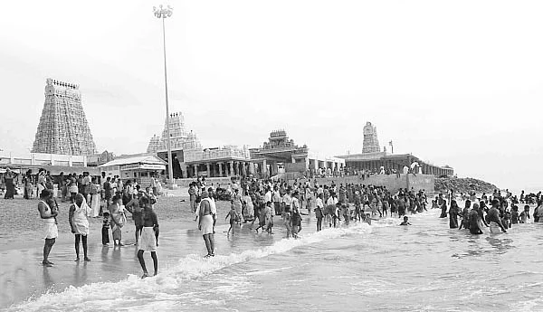 செந்தூர் கடற்கரையில்...