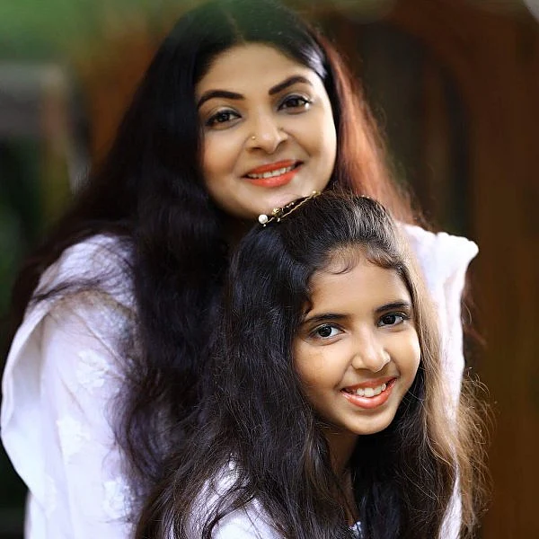 ''ஊருக்கு பயந்து நான் விவாகரத்து ஆன விஷயத்தை சொல்லலை!'' - சிங்கிள் மதர் ஜசீனாவின் தன்னம்பிக்கை