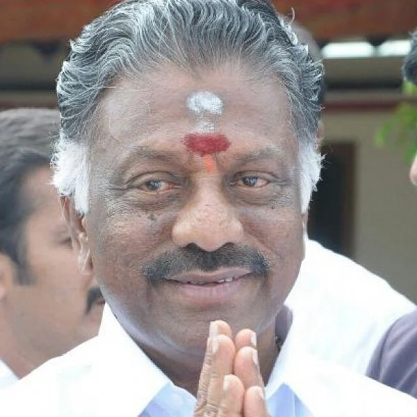 சோலைராஜன் மகளின் திருமணத்துக்கு சீர்வரிசைப் பொருள்களைப் பரிசளித்த ஓ.பி.எஸ்..!