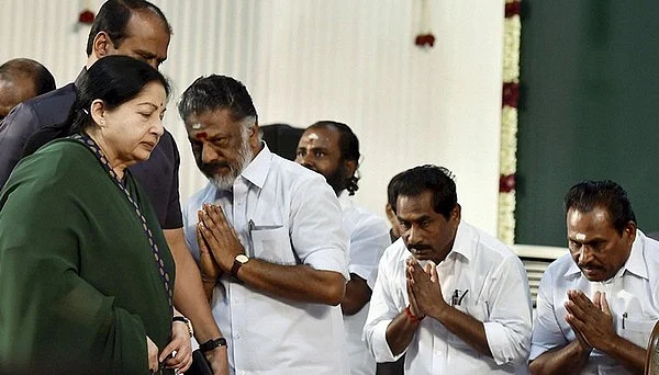 அதிகாரத்தை கைப்பற்ற அணி திரட்டினாரா ஓபிஎஸ்...?