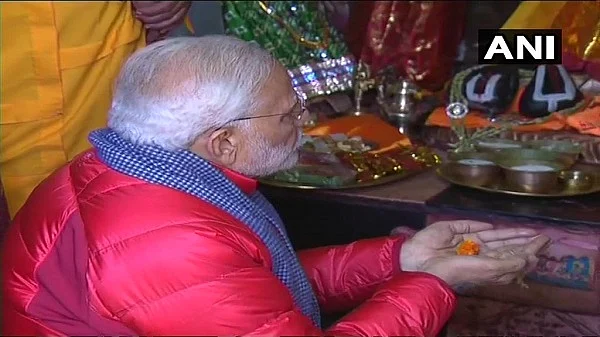 தேர்தல் நாளில் நீண்ட நேரம் பூஜை செய்த பிரதமர் மோடி!