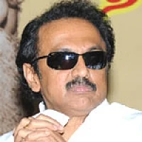 டெசோ தீர்மானம்: ஐ.நா. சபையில் கொடுக்க மு.க.ஸ்டாலின் யு.எஸ். சென்றார்!