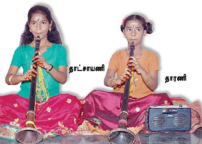 இசையால் மயக்கும் இரட்டையர் !