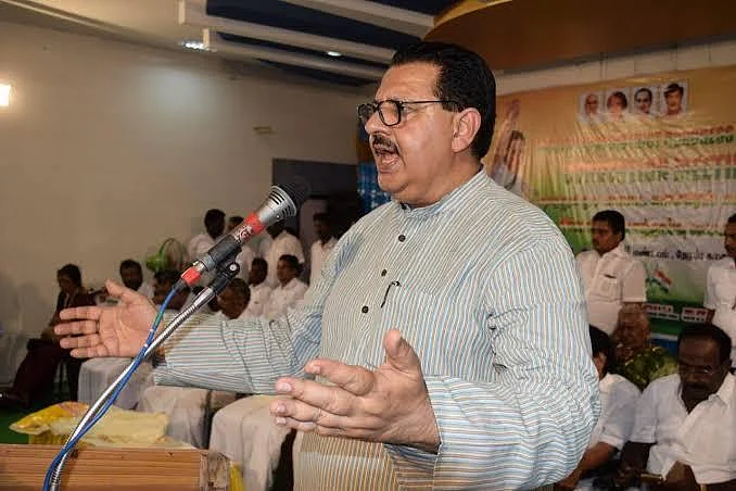 'இந்தத் தேர்தல் காந்திக்கும் கோட்சேவுக்குமான போராட்டம்' - சஞ்சய் தத்