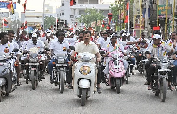 அப்பா ஒதுங்கினார் மகன் இறங்கினார்... மகிழ்ச்சியில் படபடக்கும் மதிமுக!