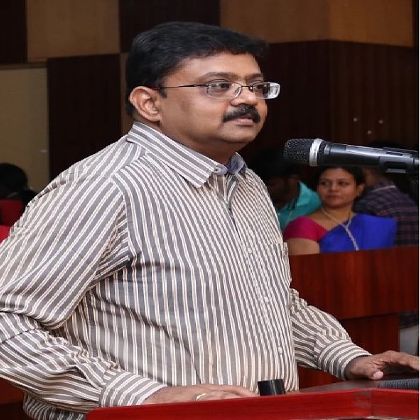 ``மாணவர்கள் ரௌத்திரம் பழக வேண்டும்!" - உதயச்சந்திரன் ஐ.ஏ.எஸ்