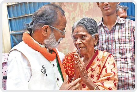 “ஆர்.கே.நகரில் நான்கு ஜெயலலிதாக்கள் போட்டியிடுகிறார்கள்!”