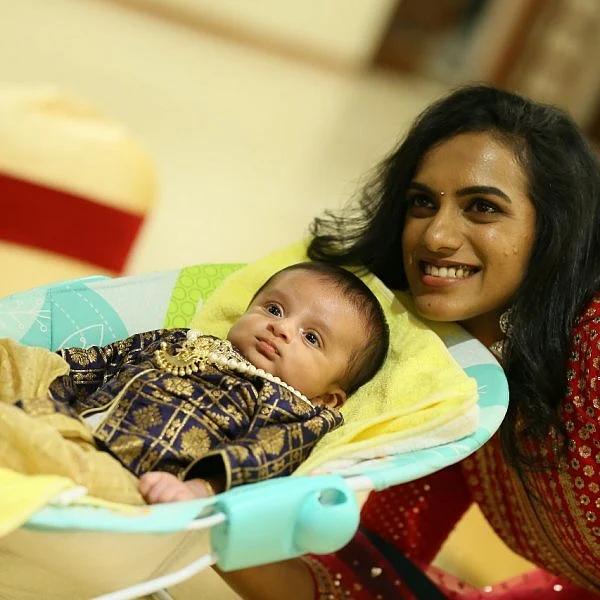 ”விளம்பரங்களில்தான் என் மகள் அதிகம் சம்பாதிக்கிறார்!" - பேட்மின்டன் சிந்து தாயார் பேட்டி #Vikatanbreaks