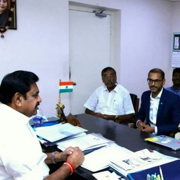 எடப்பாடியை சந்தித்துவிட்டு பயிற்சியில் இறங்கிய ட்விட்டர் 'தலைகள்' - தி.மு.க ஐ.டி சர்ச்சை?