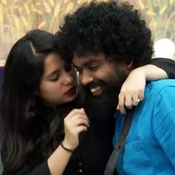 பிக்பாஸுக்கு பல்போ பல்பு... பழக்கத்த மாத்திக்கலாமே பாலாஜி... #BiggBossTamil2
