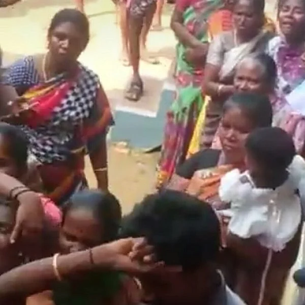 `ஒருதலைக் காதல்' - ஹெட்மாஸ்டர் அறை முன்பு தற்கொலை செய்துகொண்ட இளைஞர்!