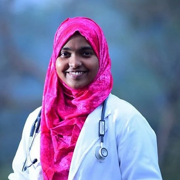 ``இனி டாக்டர் ஹதியா அசோகன் என்று அழைக்கப்படுவார்!''- கணவர் நெகிழ்ச்சி