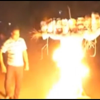 மோடி உருவ பொம்மையை எரித்த ஜெ.என்.யு மாணவர்கள் மீது விசாரணை