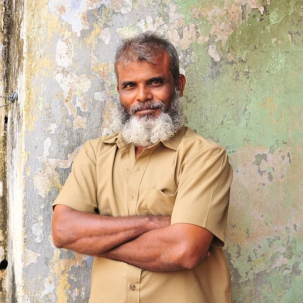 பறவைகளைக் காண தினமும் 30 கி.மீ பயணிக்கும் சிட்டுக்குருவி காதலன் அஜிஸ்! #WorldSparrowDay