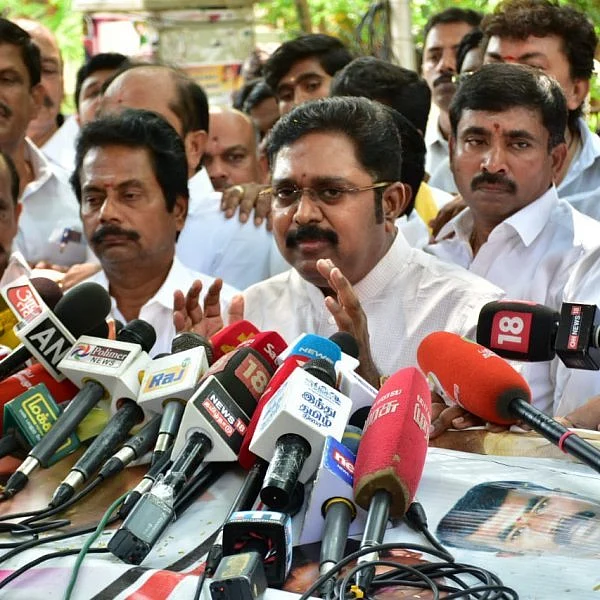 `முடிச்சிட்டு வர்றேன்னுதான் சொன்னாரு; நானும் விட்டுட்டேன்!’ - செந்தில் பாலாஜி குறித்து தினகரன்