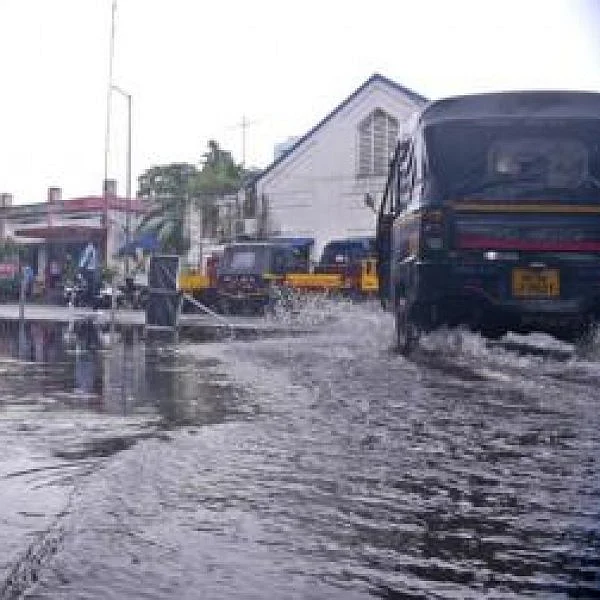 விடாது பெய்யும் கனமழை - கேரளாவில் 8 மாவட்டங்களுக்கு நாளை விடுமுறை!