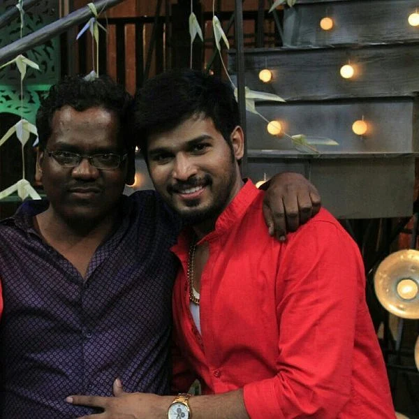 ’’இரும்பு அடிக்கிற இடத்துல ஈக்கு என்ன வேலைனு ரக்ஷனை கிண்டலடிச்சாங்க!" அத்தியாயம் 15