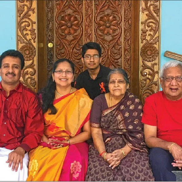 கண் பேசும் வார்த்தைகள் புரிகிறதே!