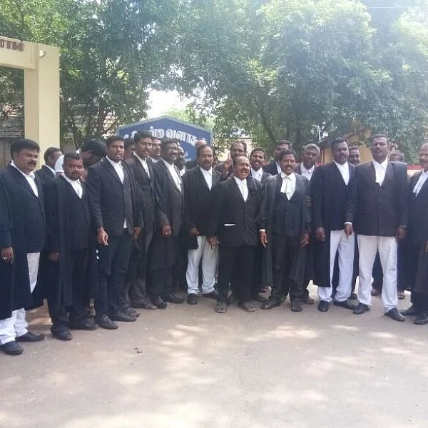 'எதிர்ப்பு வலுவாக இருந்தால் தவறுக்கு முற்றுப்புள்ளி வைக்க முடியும்!' - கந்துவட்டிக்கு எதிராகப் பொங்கிய வழக்கறிஞர்கள்