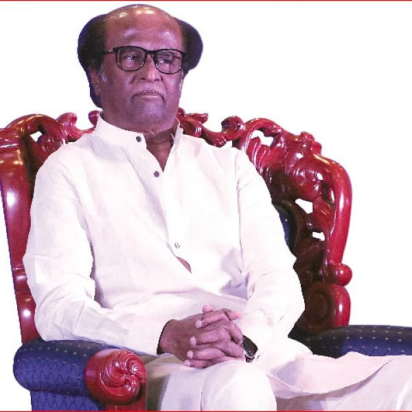 “ரஜினி மக்கள் மன்றத்தில் நடப்பது ரஜினிக்குத் தெரியுமா? - புலம்பும் ரசிகர்கள்