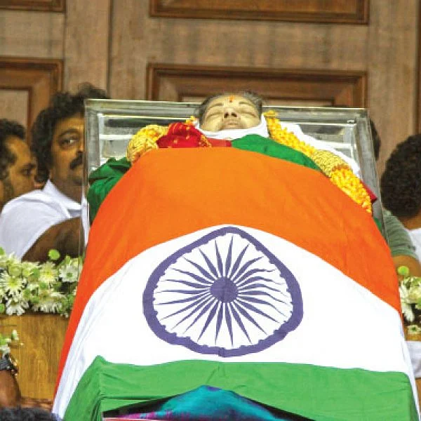ஜெயலலிதாவுக்குக் களங்கம்... பூங்குன்றன் அழுகை!