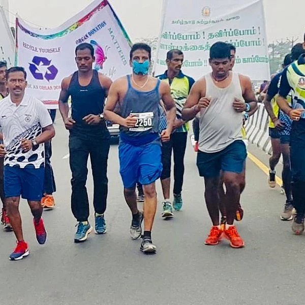 `வாய்க்குப்பூட்டு; மூக்கால் சுவாசம், நீலநிறமான உடல்’ - மாரத்தான் ஓடிய ஏ.டி.ஜி.பி