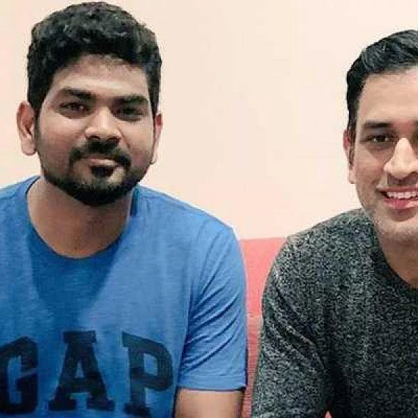 `தலைவன் இருந்திருந்தா... மிஸ் யூ தோனி' ட்விட்டரில் நெகிழ்ந்த விக்னேஷ் சிவன்.