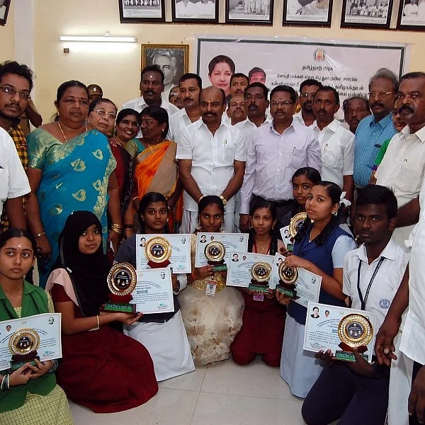 கன்னியாகுமரி மாவட்டம் உதயமான நாள்... நேசமணி சிலைக்கு மாலை அணிவித்து மரியாதை!